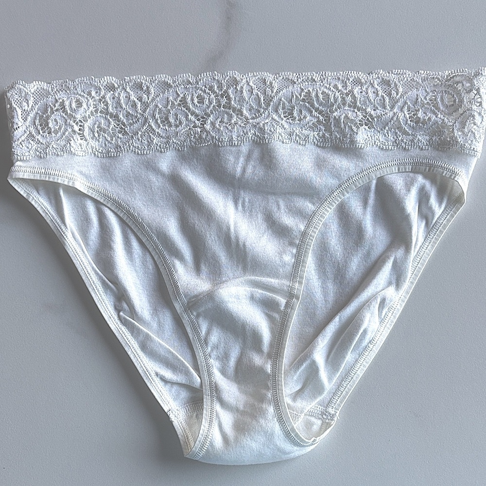 Hanro White cotton with Lace Detail Panties